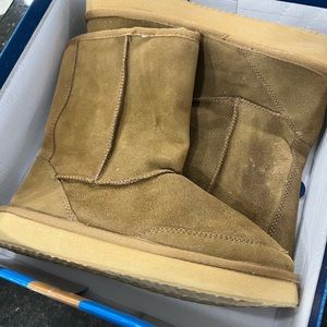 NEW Bare traps boots